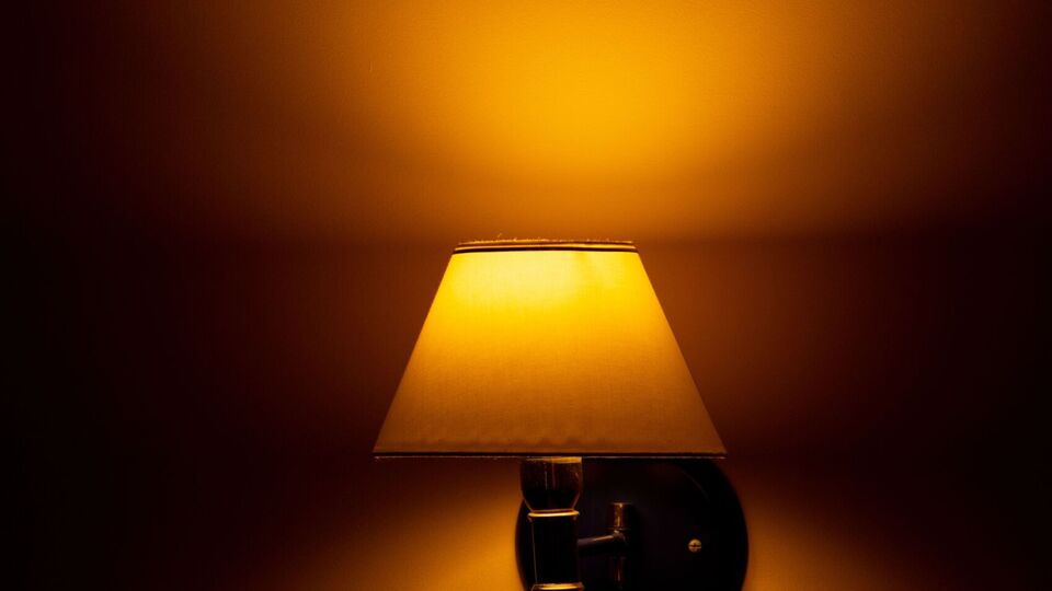 В "Укрэнерго" призвали экономно потреблять электроэнергию после ее появления по графику