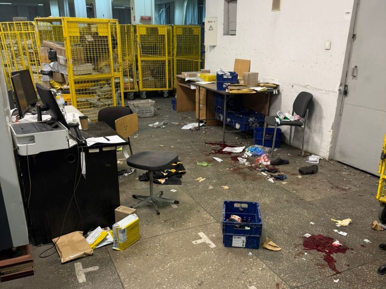 При взрыве пострадали таможенники и почтовые служащие