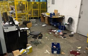 При взрыве пострадали таможенники и почтовые служащие