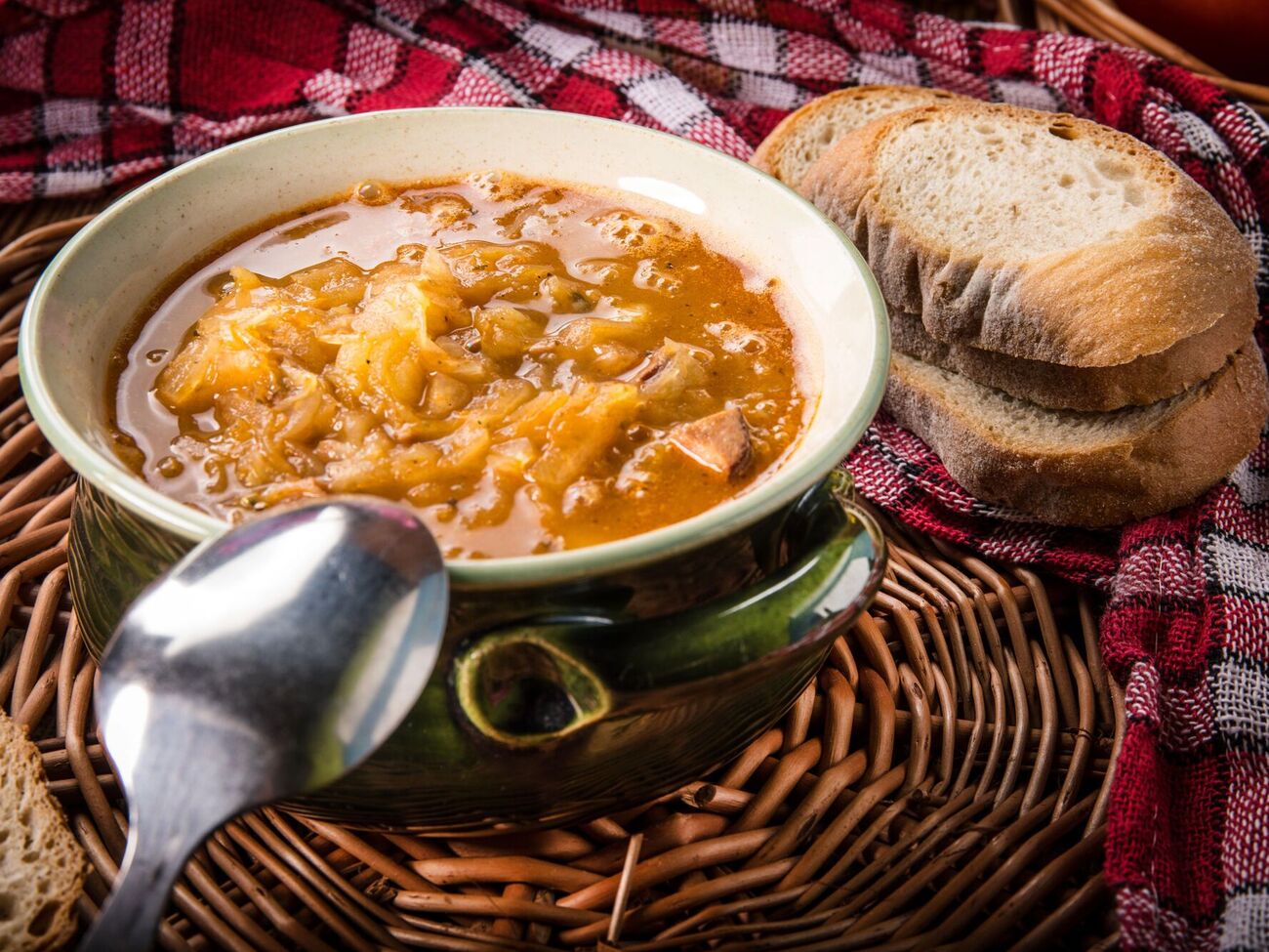 Капусняк подають гарячим