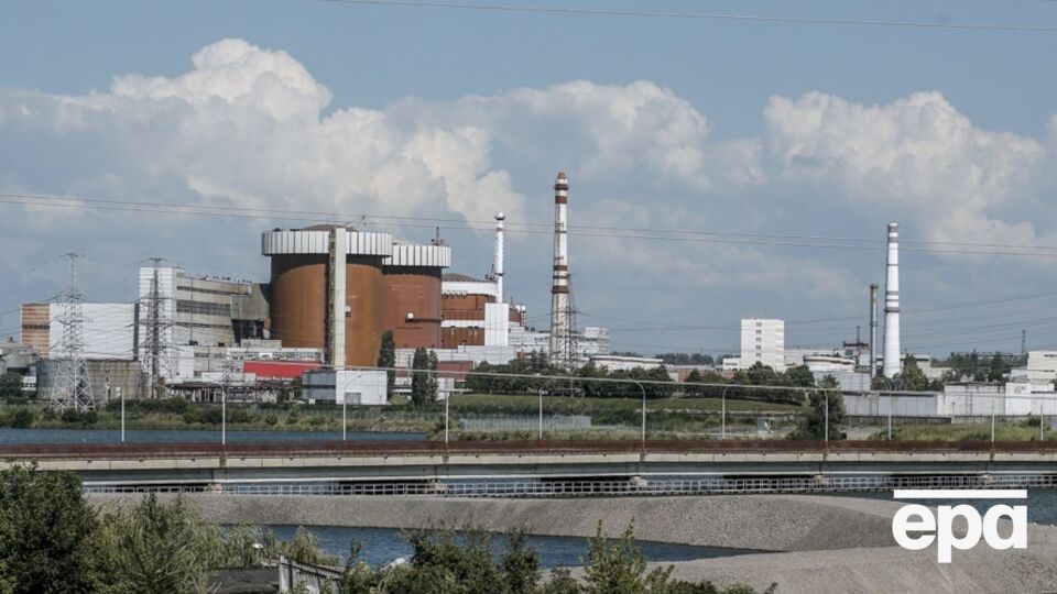 Команды МАГАТЭ на Пивденноукраинской АЭС и Хмельницкой АЭС сообщили, что каждая из станций потеряла доступ к одной из своих внешних ЛЭП из-за удара РФ