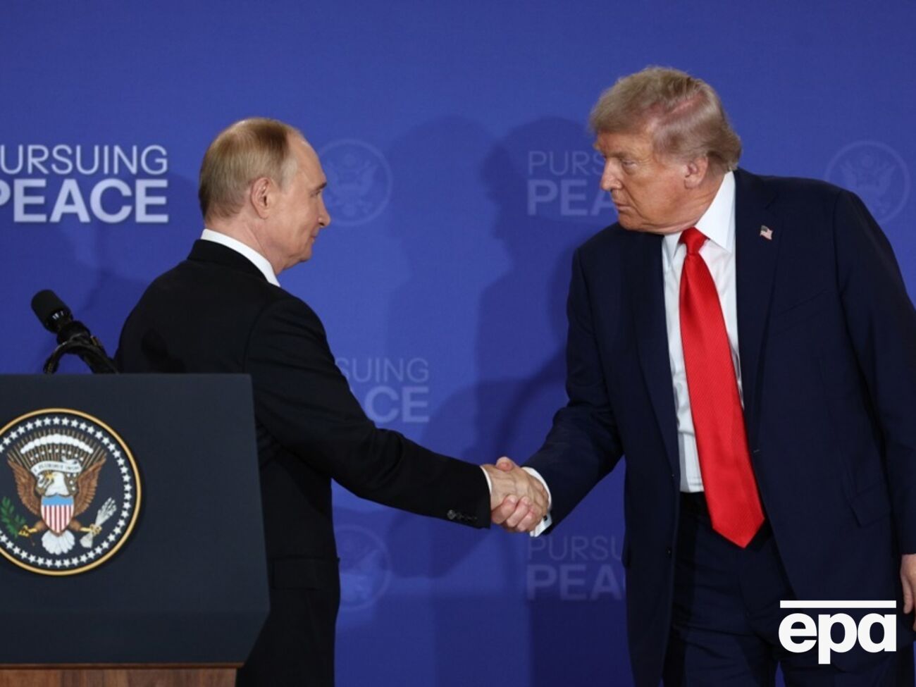 "Ядерное бряцание оружием" со стороны Трампа и Путина сигнализирует о новой опасной эпохе, говорится в статье