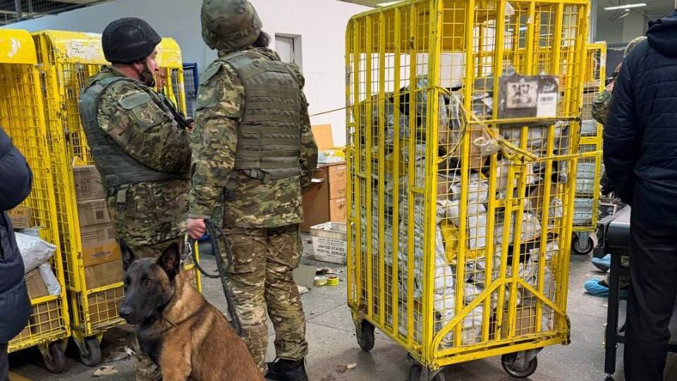 Предварительно установили, что мужчина изготовил сувениры из боеприпасов, отмечает полиция