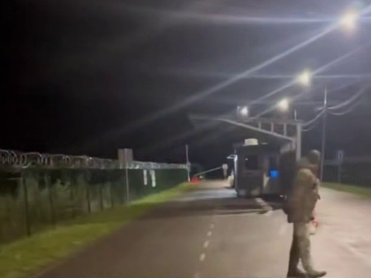 По данным Глаголы, беглеца не остановили два шлагбаума