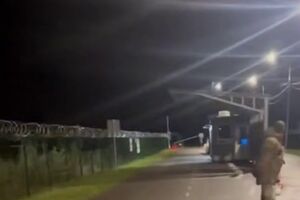 За даними Глаголи, утікача не зупинило два шлагбауми