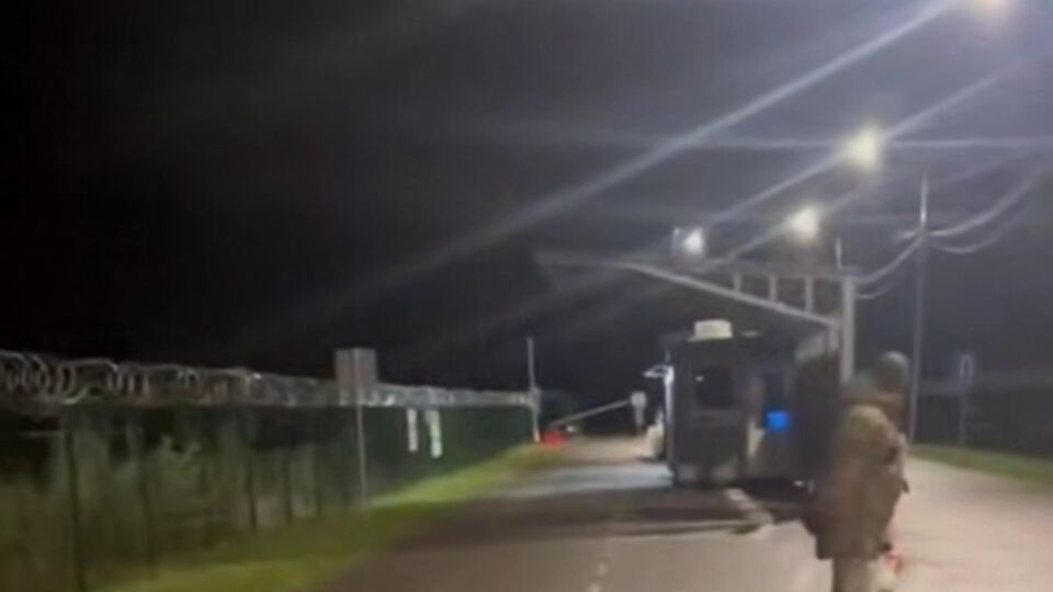 За даними Глаголи, утікача не зупинило два шлагбауми