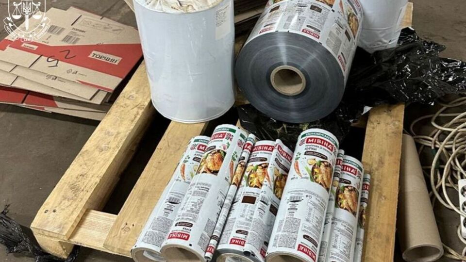 Следователи изъяли более 15 тыс. упаковок приправ и других продуктов с поддельной маркировкой