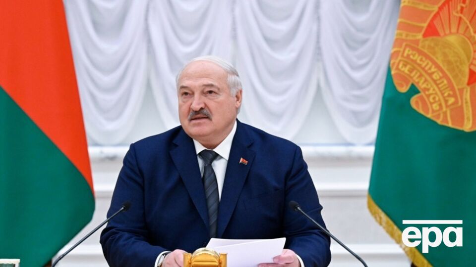 Лукашенко: Вместо того чтобы платить, они начинают душить нас санкциями