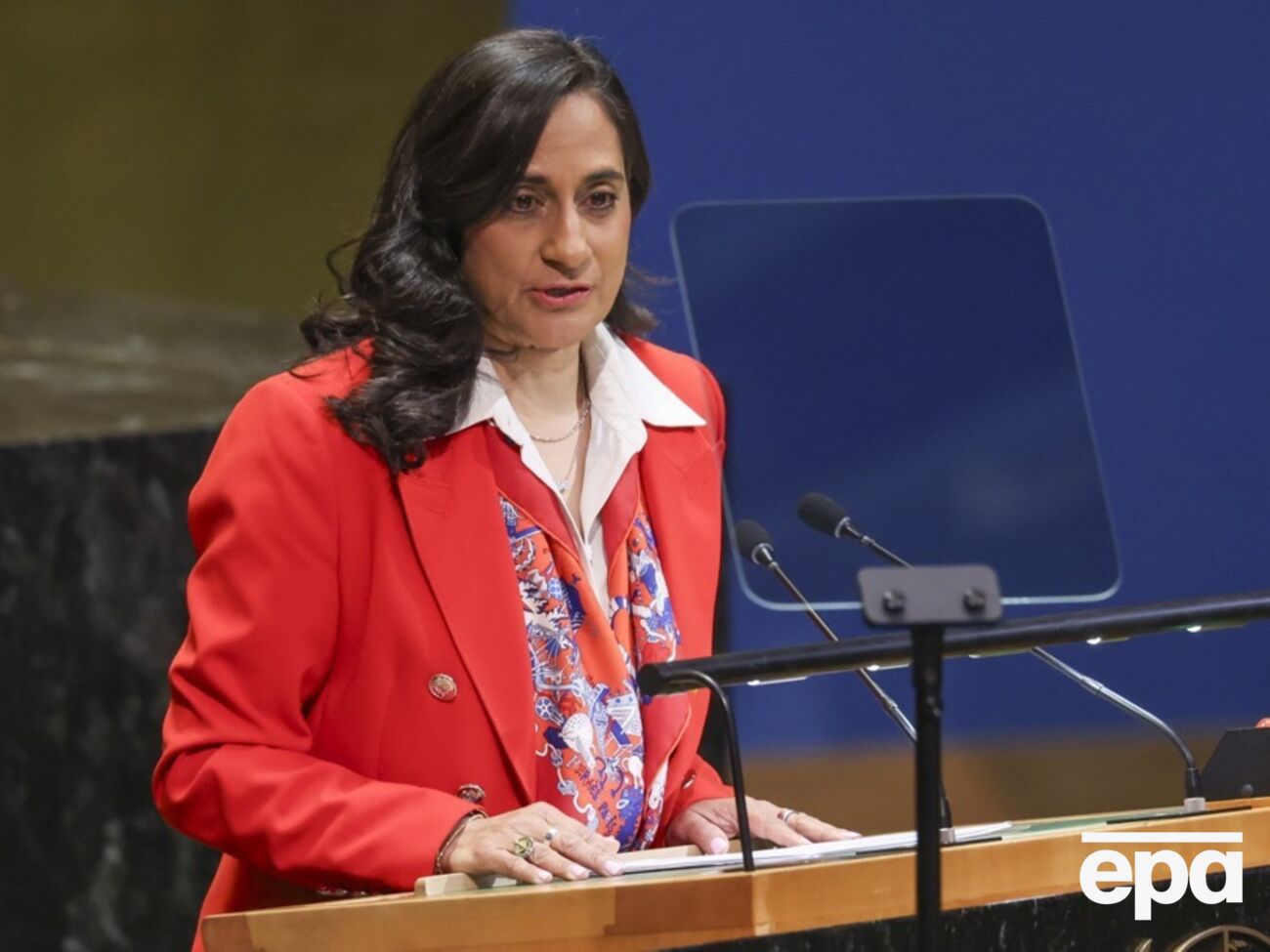 Ананд отметила, что проверяет, как канадские винтовки оказались в руках российских снайперов