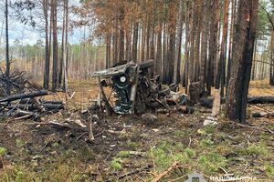У Житомирській області місцеві жителі в автомобілі УАЗ змінили маршрут поблизу держкордону й натрапили на вибуховий пристрій, розповіли в поліції