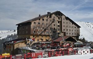 Під час пожежі в готелі загинули десятки людей