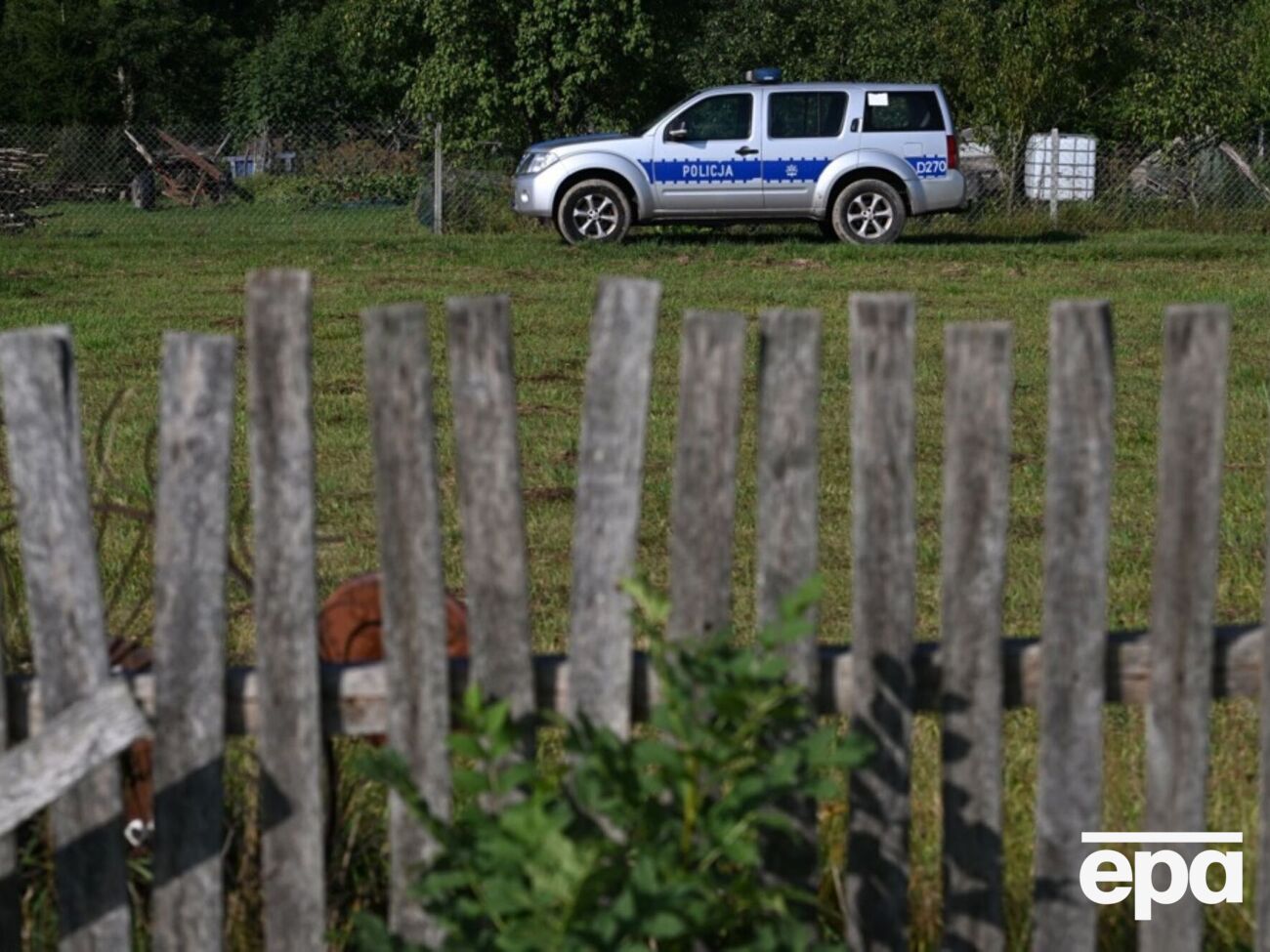 Поряд із місцем знахідки розташована нежитлова будівля