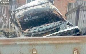 За даними прокуратури, ворог атакував машини різними дронами