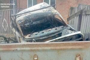 За даними прокуратури, ворог атакував машини різними дронами