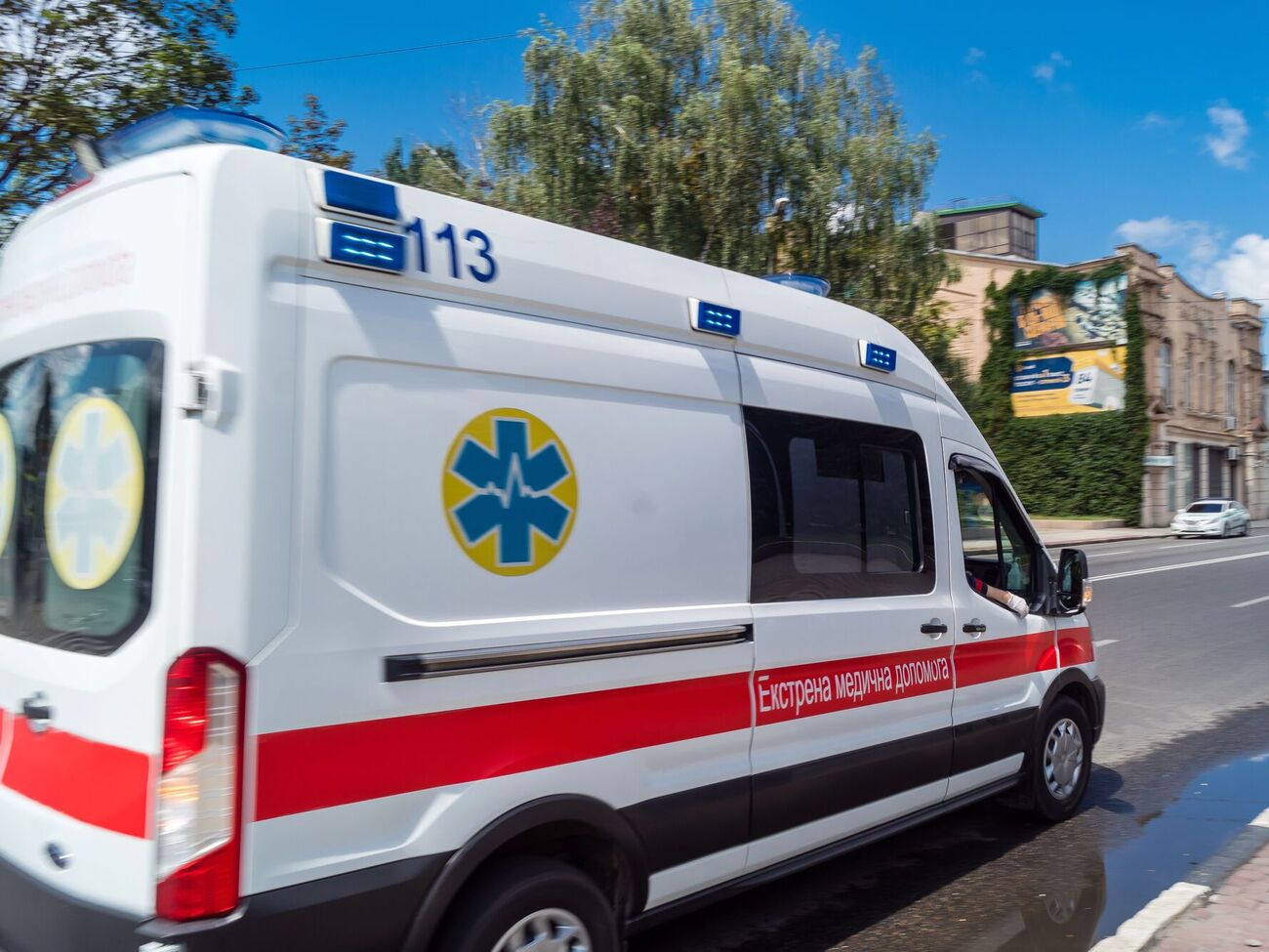 В результате обстрела пострадали по меньшей мере три человека