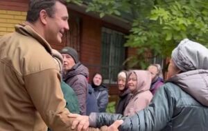 "Цей дідусь щойно придбав нову кравчучку, а його ніхто не привітав", – написали користувачі про Тищенка