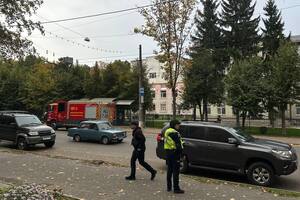 В роддом попал дрон