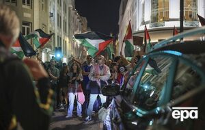 Участники акции блокируют движение транспорта в поддержку Палестины и гуманитарной миссии в Порту (Португалия), 2 октября 2025 года