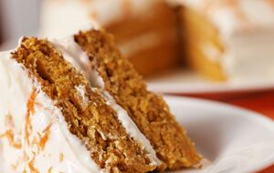 Кекс смазывается кремом