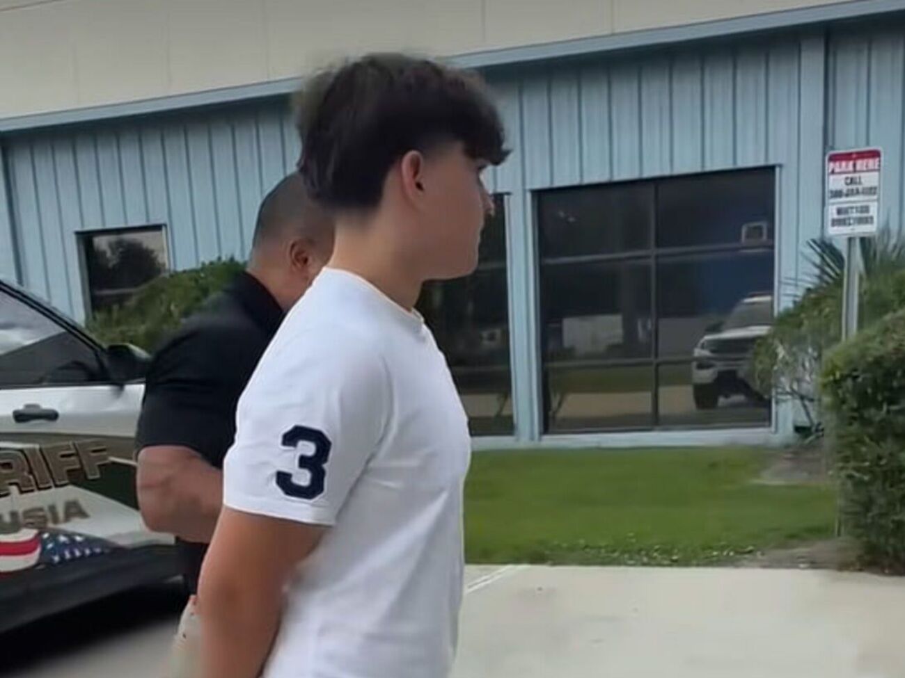 Правоохоронці прибули до школи й поговорили з підлітком