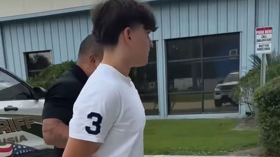 Правоохоронці прибули до школи й поговорили з підлітком