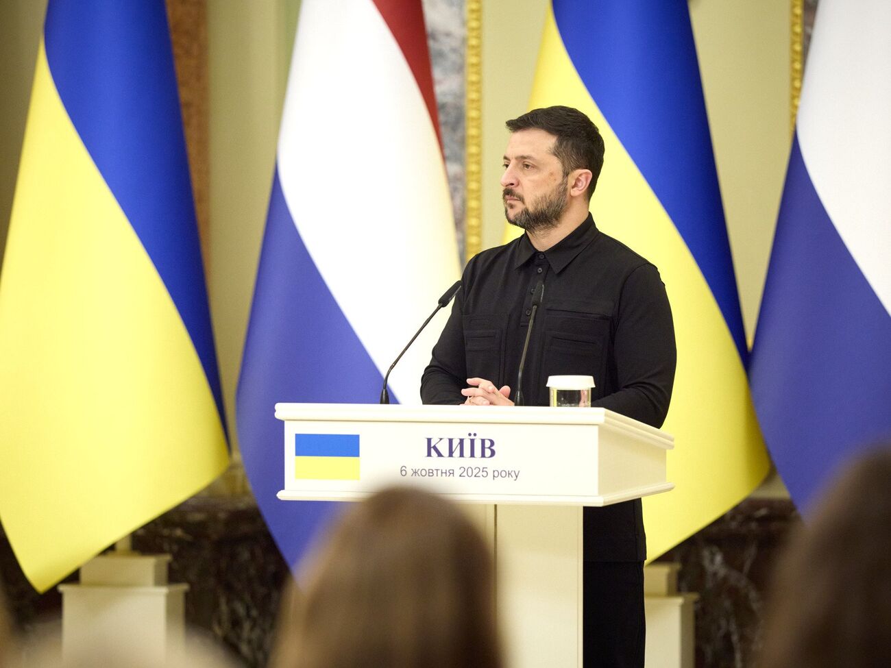 На фоне постоянных атак РФ спрогнозировать ситуацию с электроснабжением сложно, отметил Зеленский