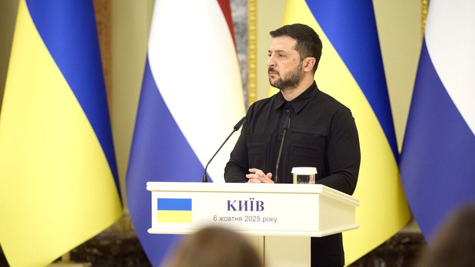 На фоне постоянных атак РФ спрогнозировать ситуацию с электроснабжением сложно, отметил Зеленский