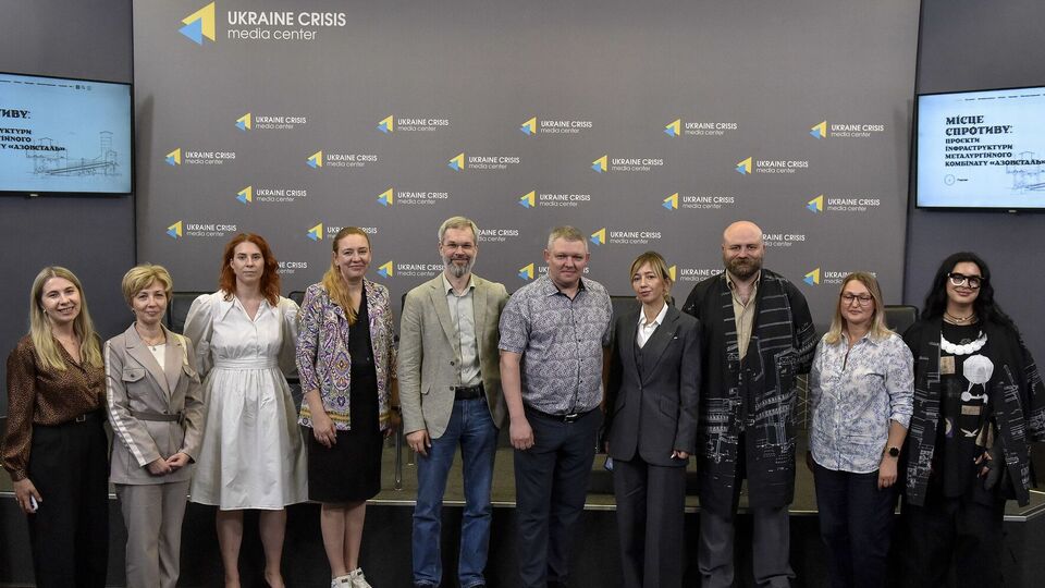 Давыденко: Память должна быть физической, на таких памятниках формируется национальное единство