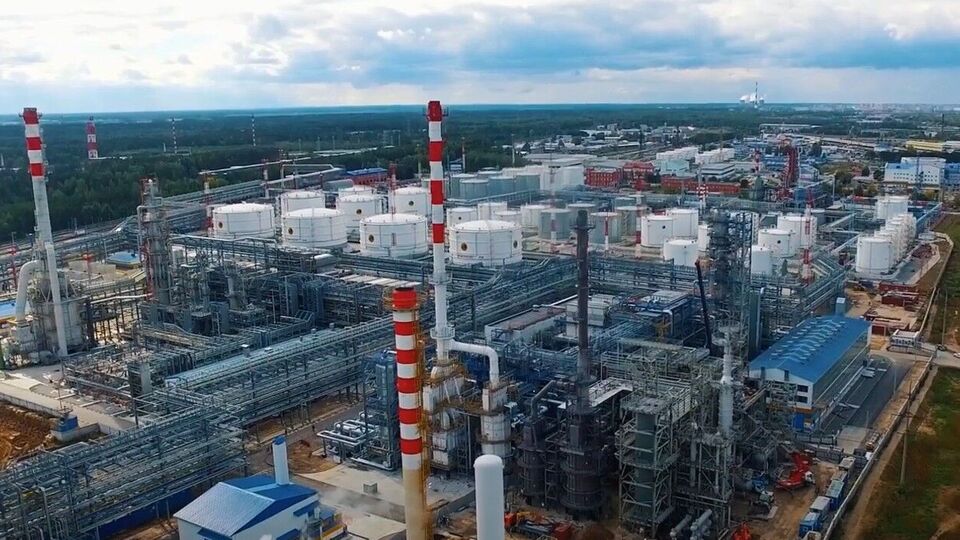 Вблизи Антипино расположен Тюменский НПЗ