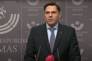 Адомавічюс 3 жовтня назвав провокаційним запитання журналіста, чий Крим, і уникнув відповіді на нього