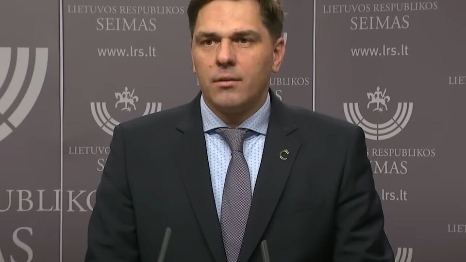 Адомавичюс 3 октября назвал провокационным вопрос журналиста, чей Крым, и ушел от ответа на него