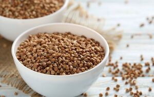 Гречку варто оглянути для виявлення сторонніх домішок