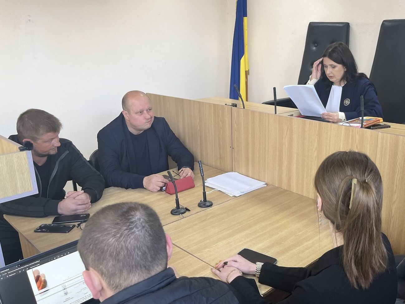 У подсудимого (на фото слева) есть время на обжалование приговора