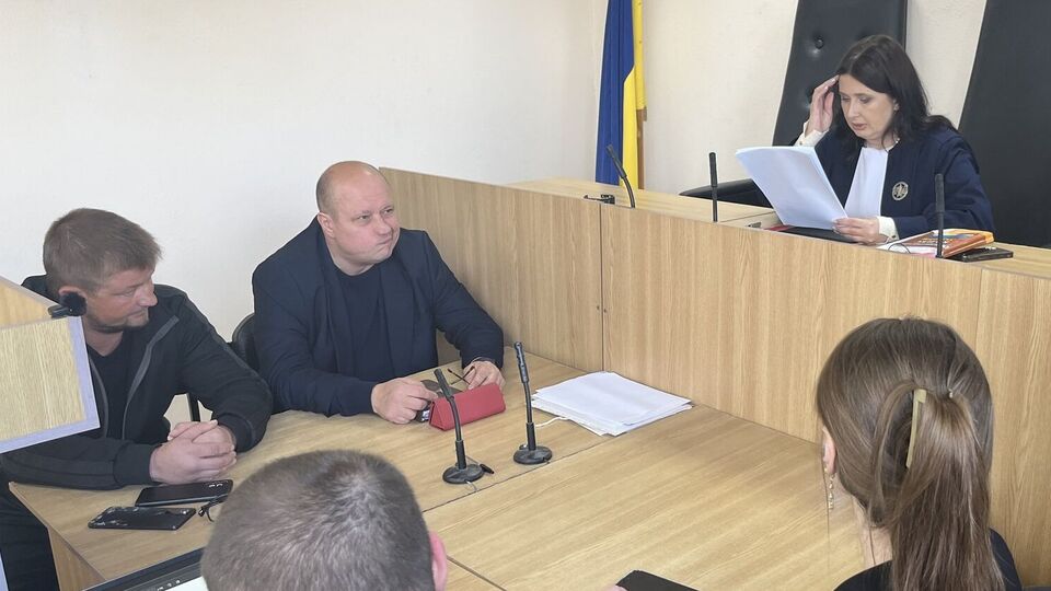 У подсудимого (на фото слева) есть время на обжалование приговора