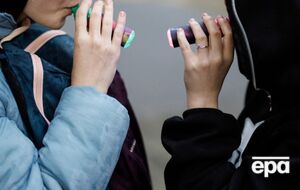 В среднем подростки в возрасте 13–15 лет курят вейпы в девять раз чаще, чем взрослые