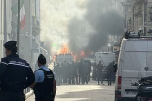 Вогонь не перекинувся на будівлю резиденції