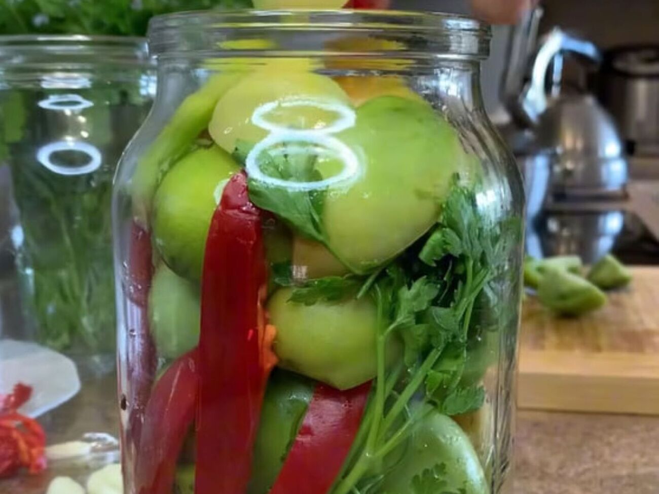 Банки з консервацією зберігайте в темному місці