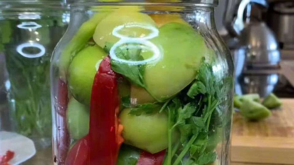 Банки с консервацией храните в темном месте