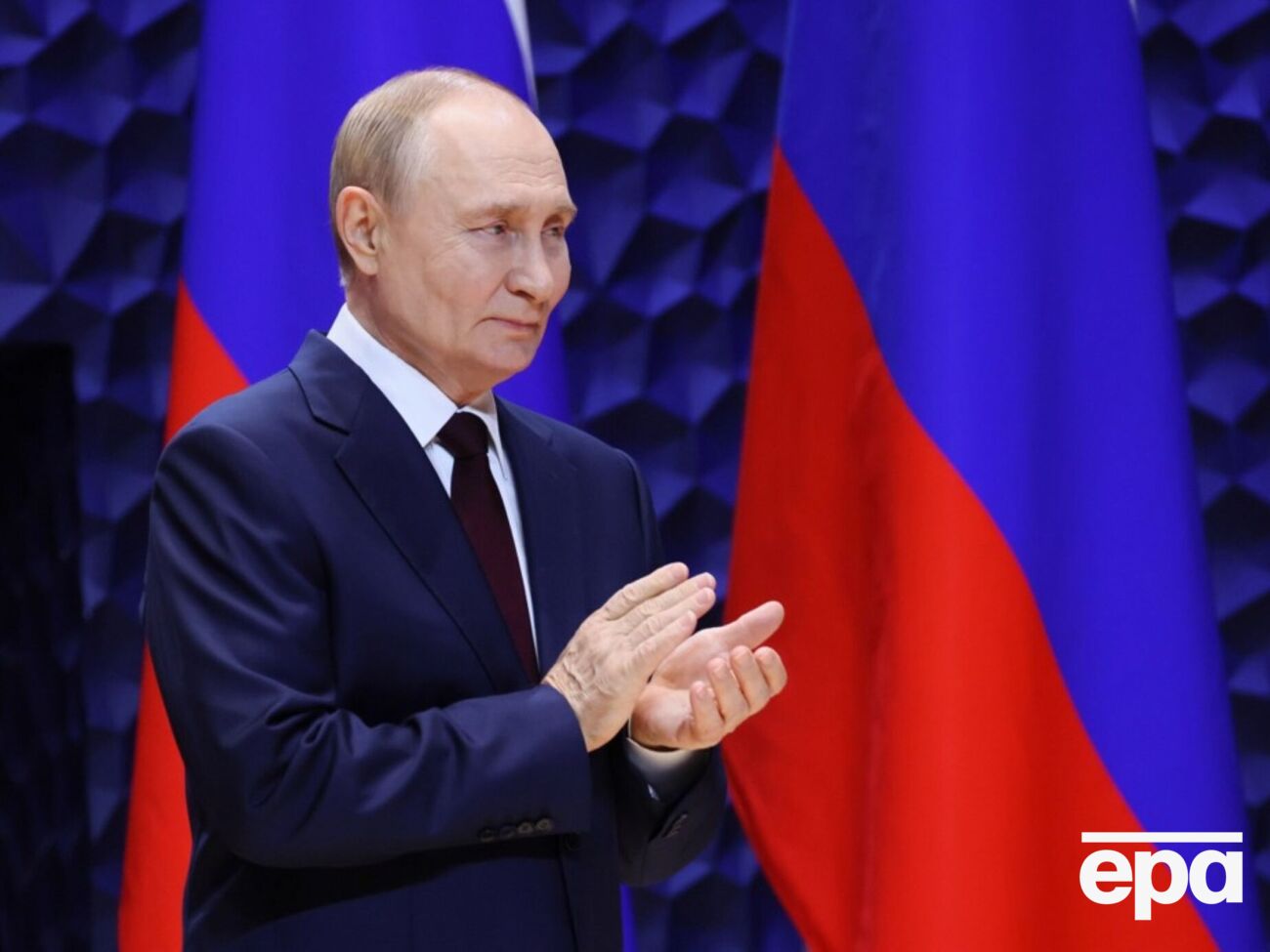 Пропагандисты не довольны, что в городе в Якутии траур в день рождения Путина, и ссылаются на некие "неписанные правила", которые "важней законов"