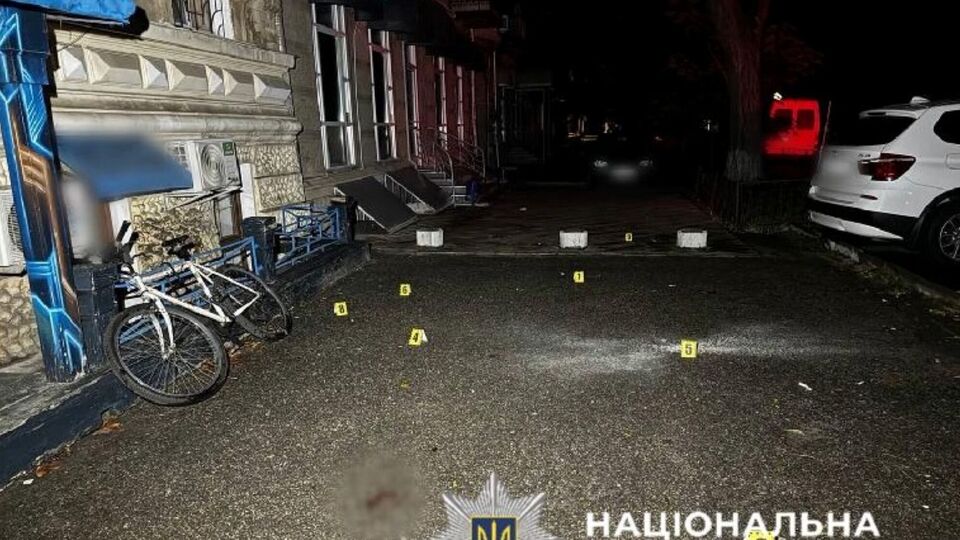 58-летнего мужчину госпитализировали с осколочным ранением голени