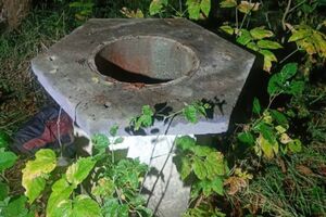 Сейчас спасатели с полицией раскапывают колодец, чтобы достать оттуда тело убитой