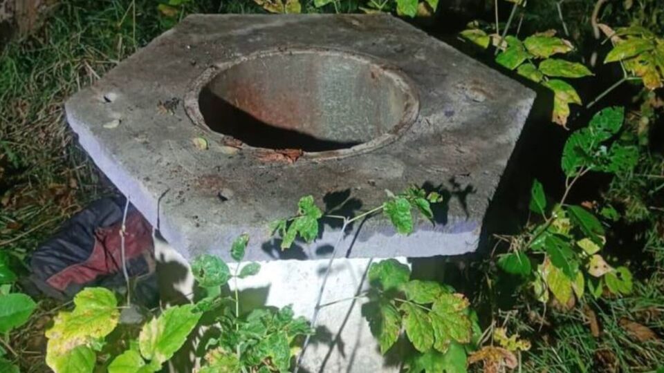 Сейчас спасатели с полицией раскапывают колодец, чтобы достать оттуда тело убитой