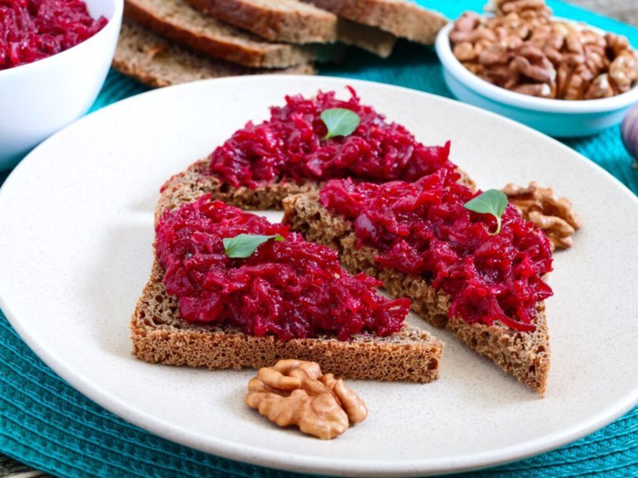 Бурякова ікра смакуватиме з хлібом