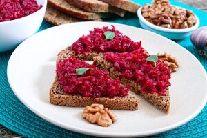 Бурякова ікра смакуватиме з хлібом