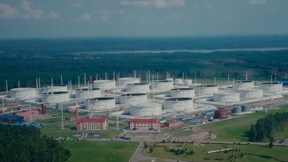 За последнее время производство топлива внутри РФ сократилось, а продажи нефти морским транспортом выросли, отметили СМИ