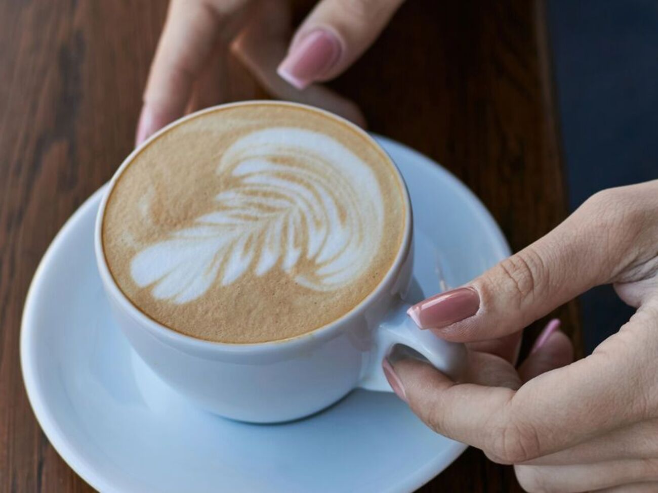 Техника приготовления кофе на молоке практически не отличается от приготовления на воде