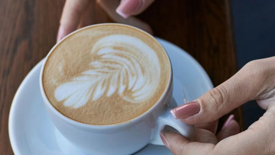 Техника приготовления кофе на молоке практически не отличается от приготовления на воде