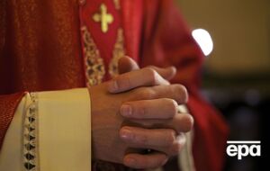 Священника звинуватили в тому, що він мав кількох коханок