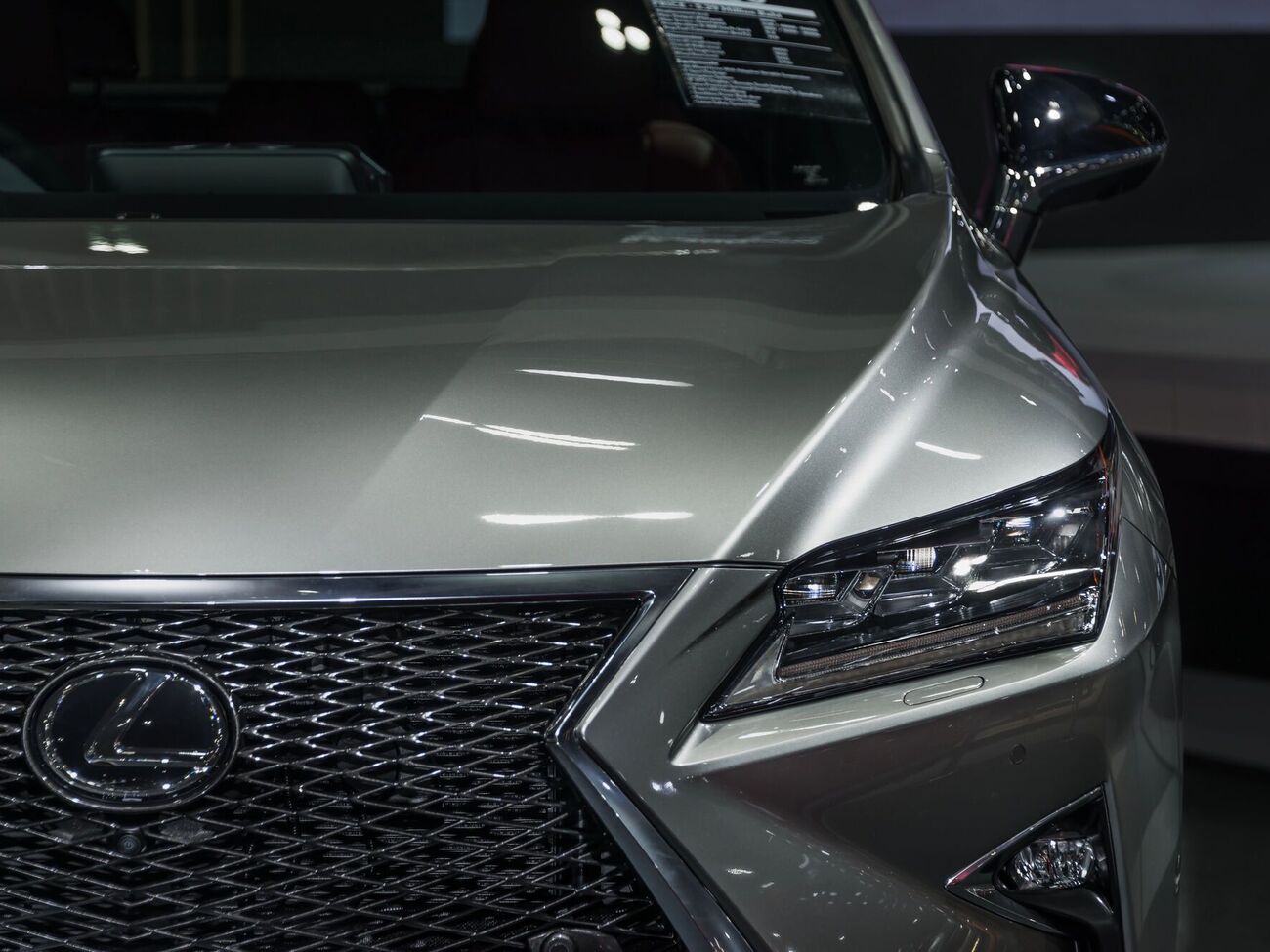 Угруповання підозрюють у викраденні понад 100 автомобілів, переважно Range Rover, Lexus і Toyota