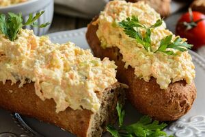 Для намазки возьмите одно филе сельди